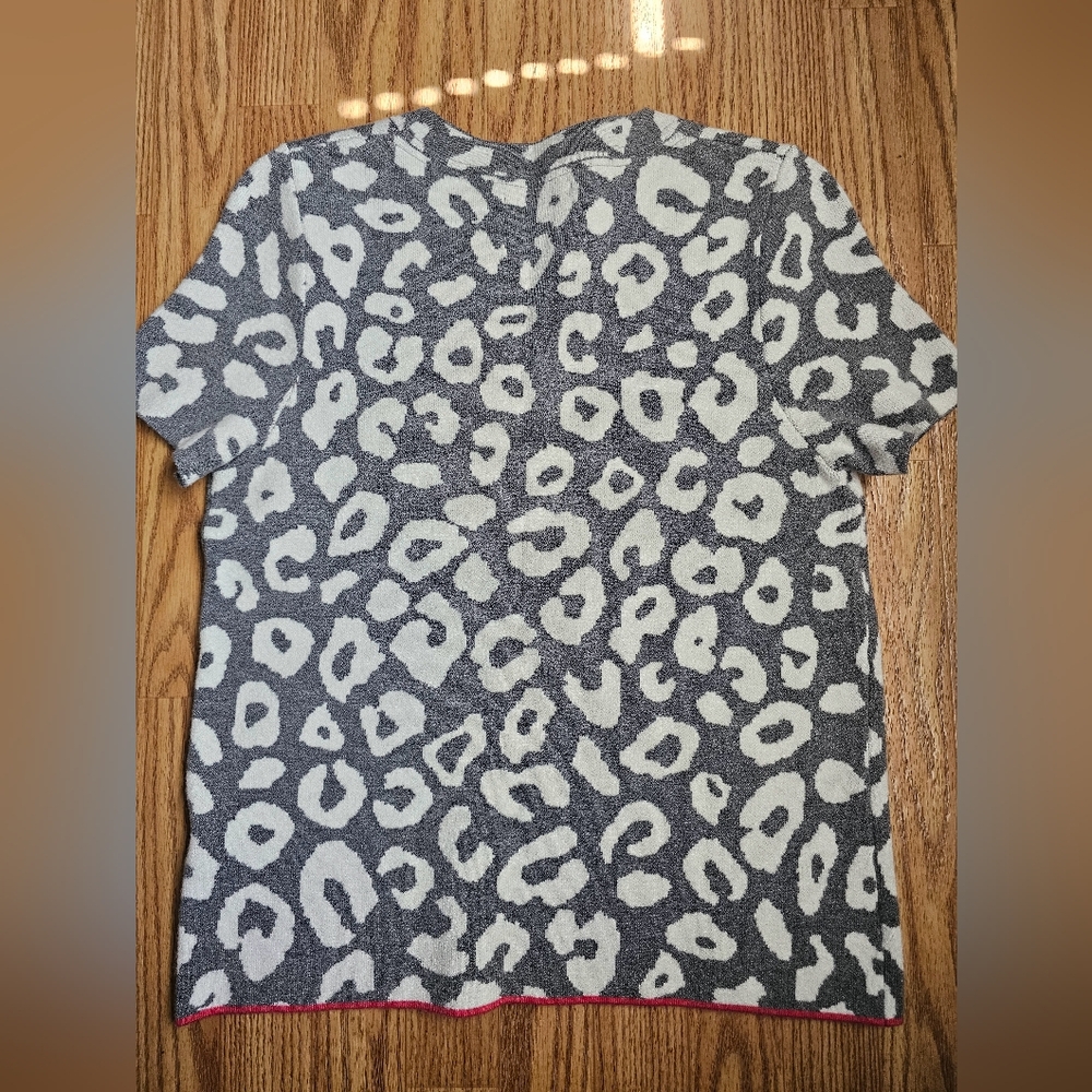ANTROPOLOGIE Gray and White Leopard Print T-Shirt SWETER Size S‎ - Picture 3 of 8